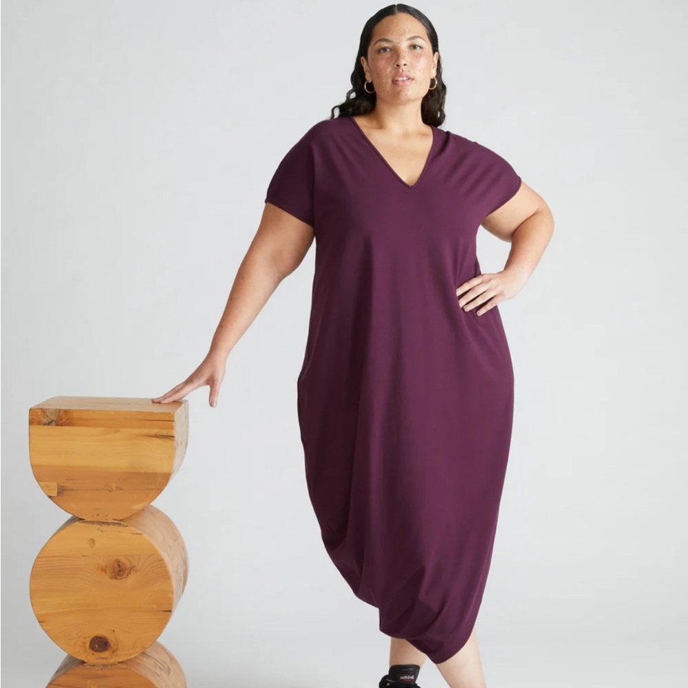 NWT Small(14/16) Universal Standard Acai Shirt sleeved v Neck Geneva